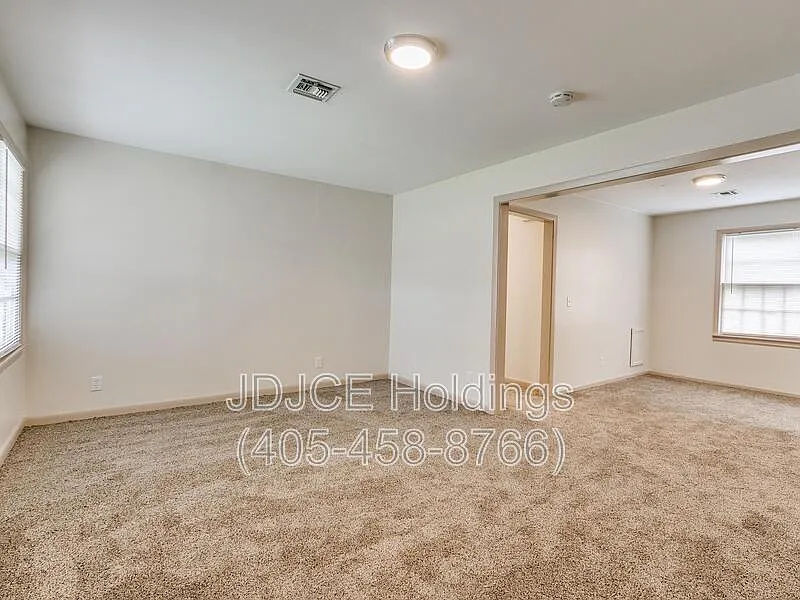 3 bed, 1.0 bath, 1050 sqft, $990 — Photo 3