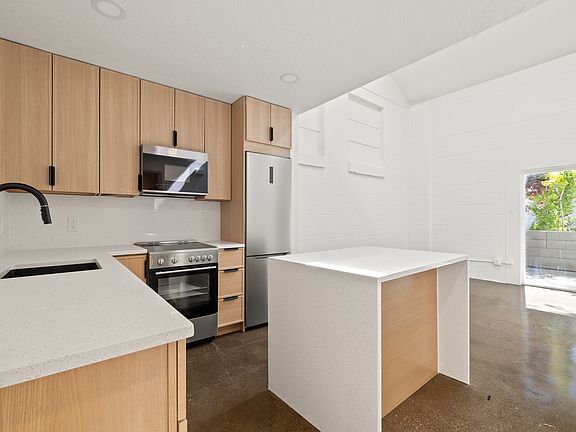 3rd image of 440 W 900 S APT 3