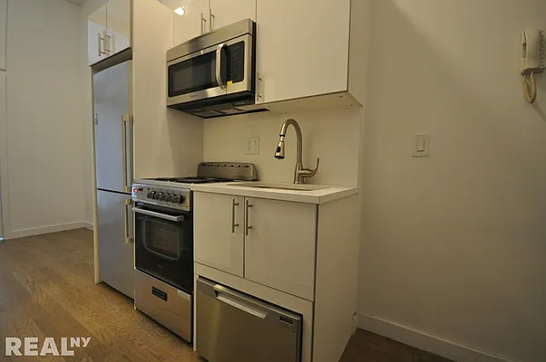 Rented by REAL New York | media 27