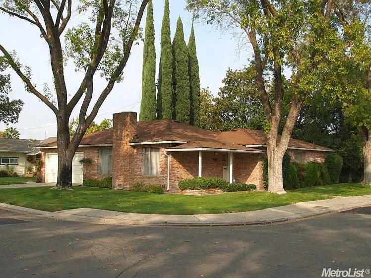2021 Enslen Ave photo 1