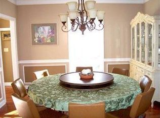 2080 Forest Edge Dr, Cuyahoga Falls, OH 44223