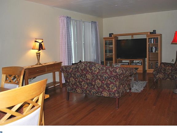 3rd image of 217 Talucci Dr