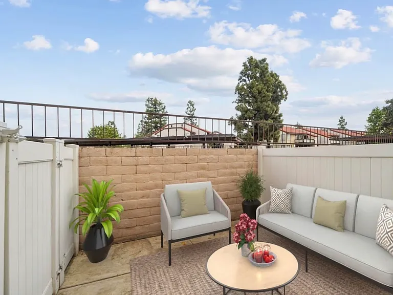 1012 S Riverside Ave — Photo 5