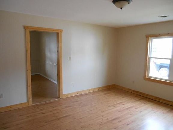 4th image of 212 Krotzer Ave