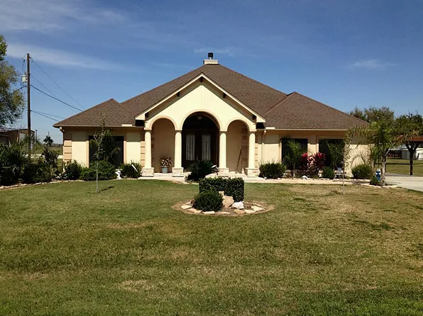 632 Western Acres Dr, El Campo, TX 77437