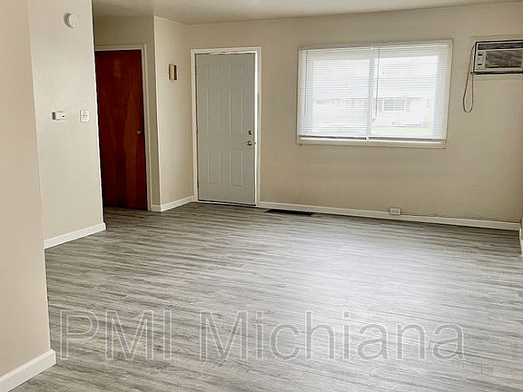 3rd image of 4428 Huron Cir