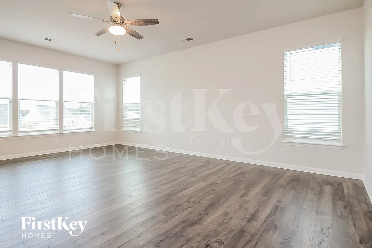 Building Photo - 604 Goldburn Way
