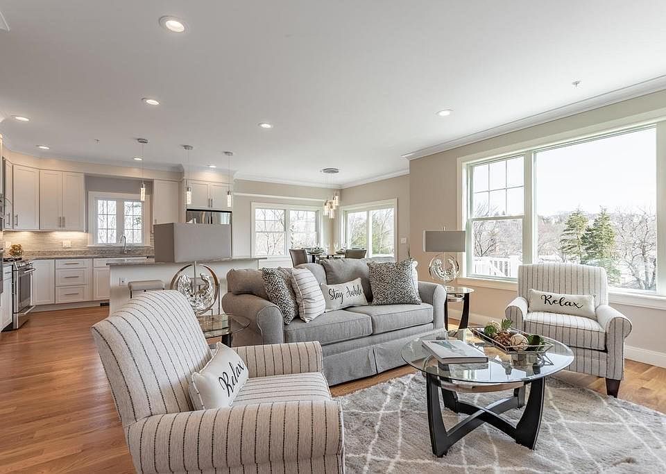 1st image of 10 Blueberry Hill Ln #10