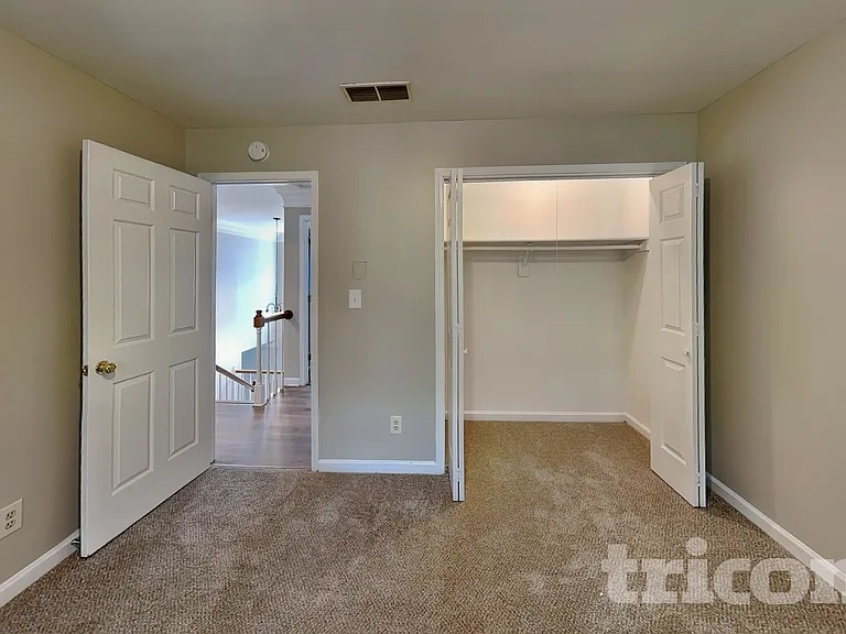 1040 Huntcliff — Photo 15
