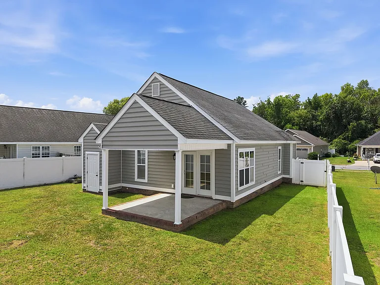 2517 Sawgrass Dr — Photo 3