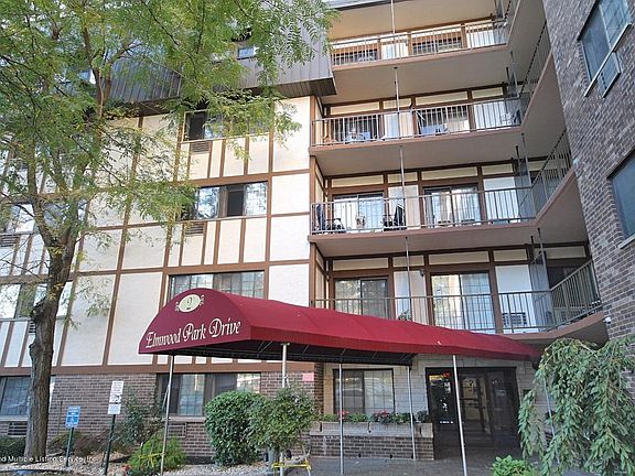 2nd image of 2 Elmwood Park Dr APT 704