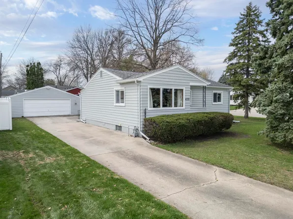 439 Parkhaven Dr, Waterloo, IA 50701