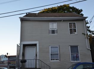 10 Matlock St, Paterson, NJ 07522