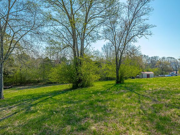 5th image of 273 Lenore Ln