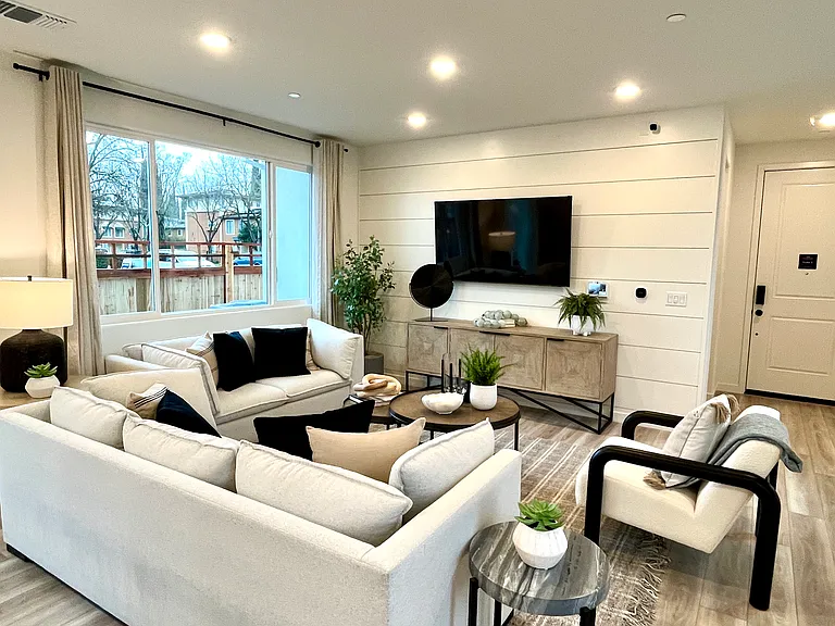 1102 Baylor Ter — Photo 4