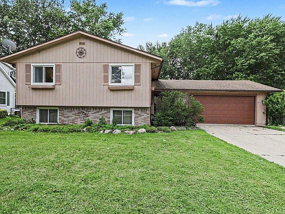 2nd image of 302 Westwinds Dr