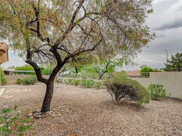 10609 Paradise Point Dr — Photo 40