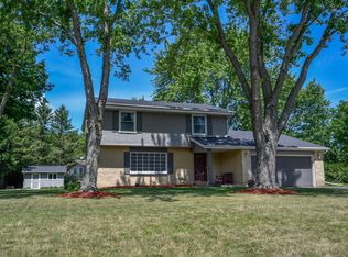 S15W37186 Willow Springs Dr, Dousman, WI 53118