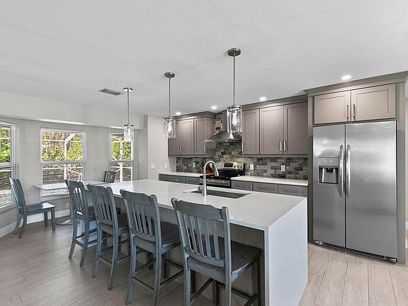 4th image of 158 W Flamingo Cir