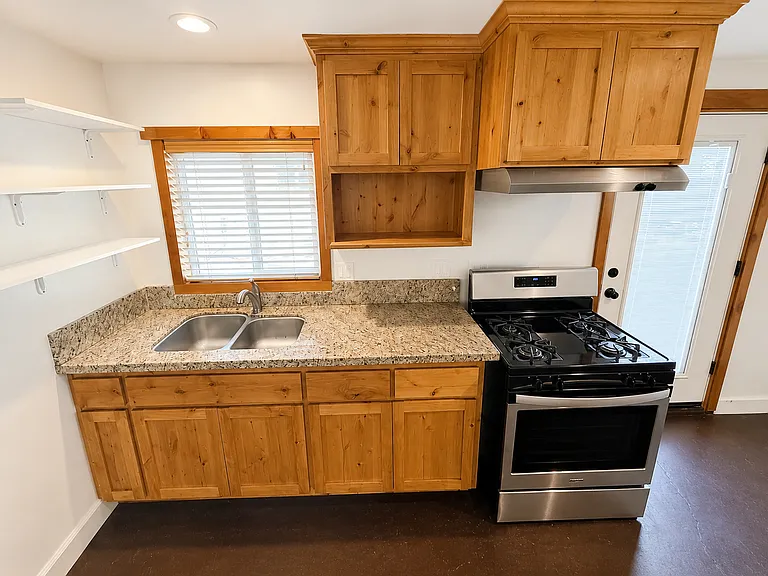 2245 Ceanothus Ave — Photo 7
