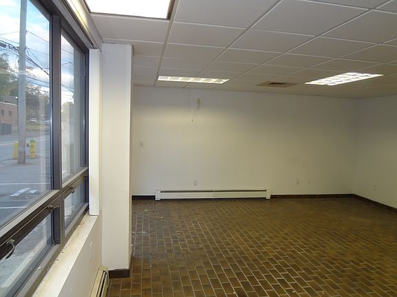 4th image of 77 Lafayette Ave