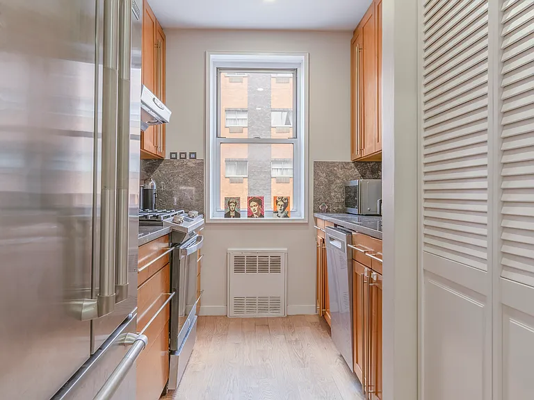 170 W 23rd St #4N — Photo 6