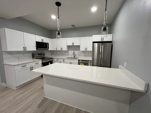 327 N Clarendon Ave #B, Scottdale, GA 30079