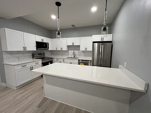 327 N Clarendon Ave #B Photo 1