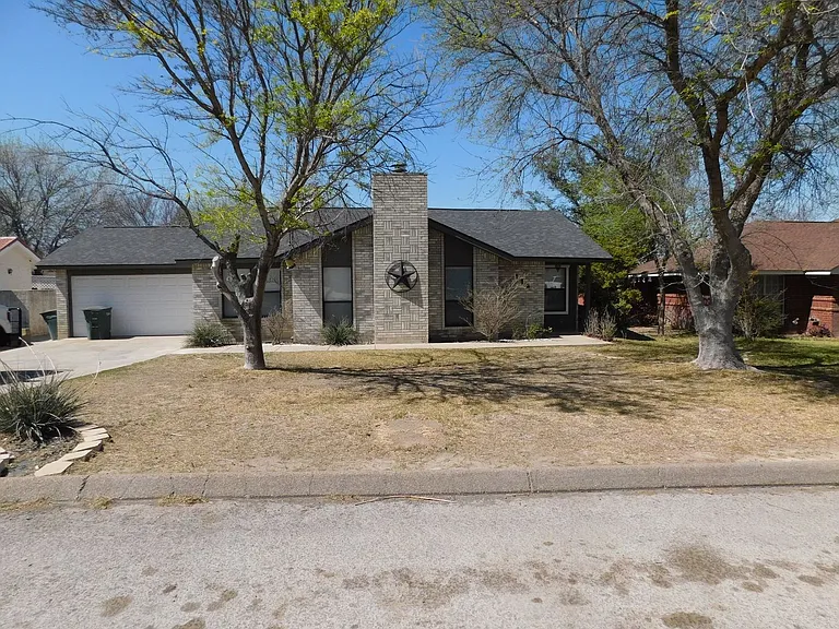 114 Caballo Dr — Photo 1