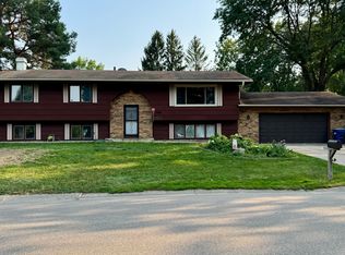 933 5th St SW, New Brighton, MN 55112