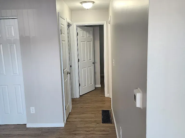 Catalina Apartments — Photo 7
