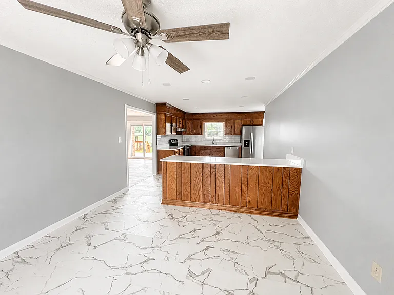101 Bayview Cir — Photo 9
