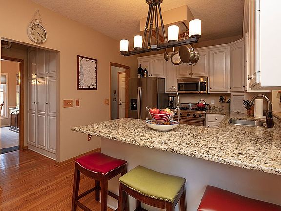 4th image of 2101 Great Oaks Dr