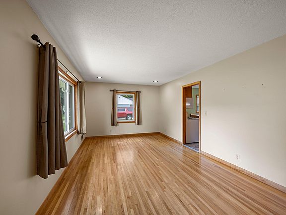 3rd image of 7920 Clinton Ave S