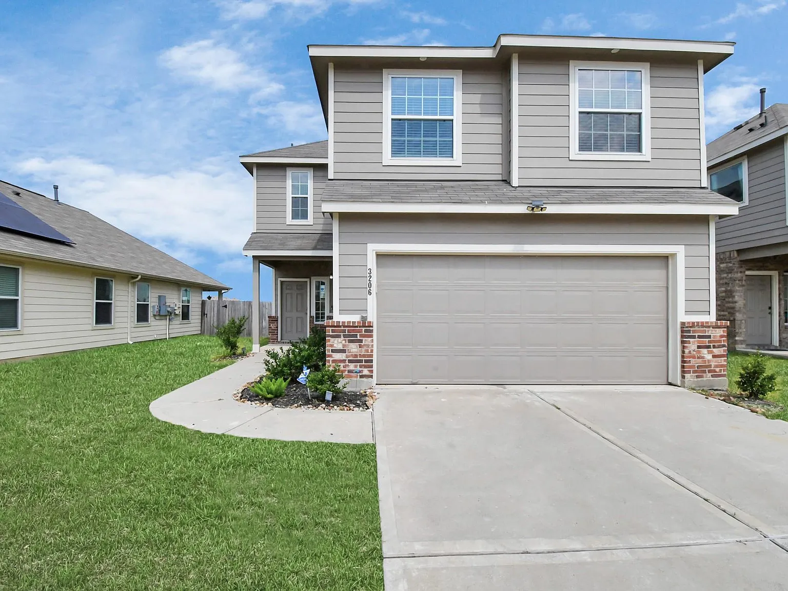4 bed, 2.5 bath, 2134 sqft, $2,650 — Photo 2