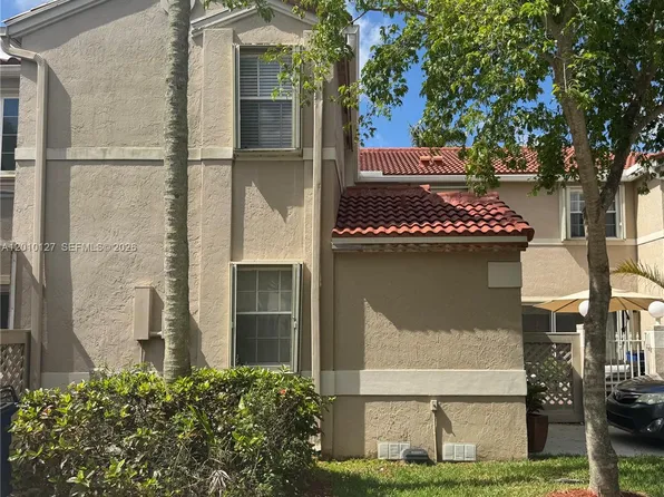 11004 Neptune Dr, Hollywood, FL 33026