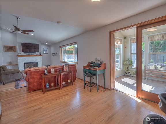 4th image of 2840 McHugh Avenue