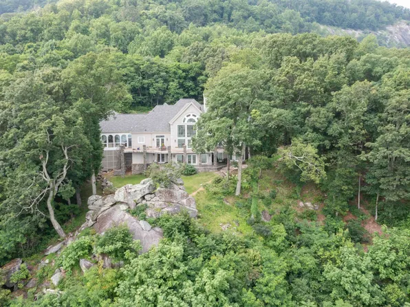 33 Southview Ledge Rd, Landrum, SC 29356