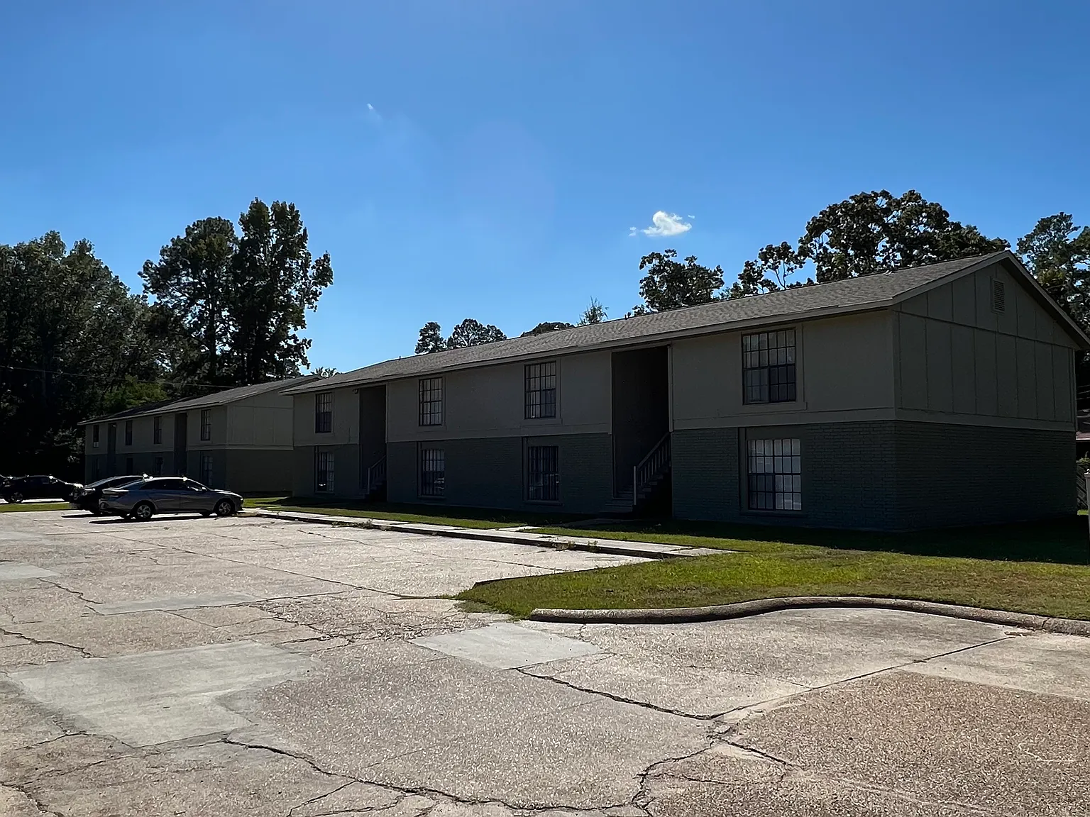 2 bed, $700 — Photo 1