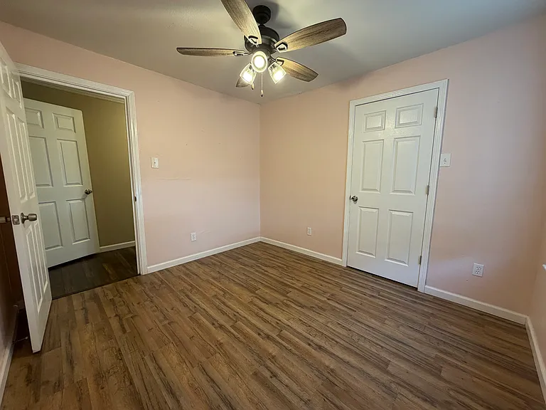 501 Columbus St — Photo 12