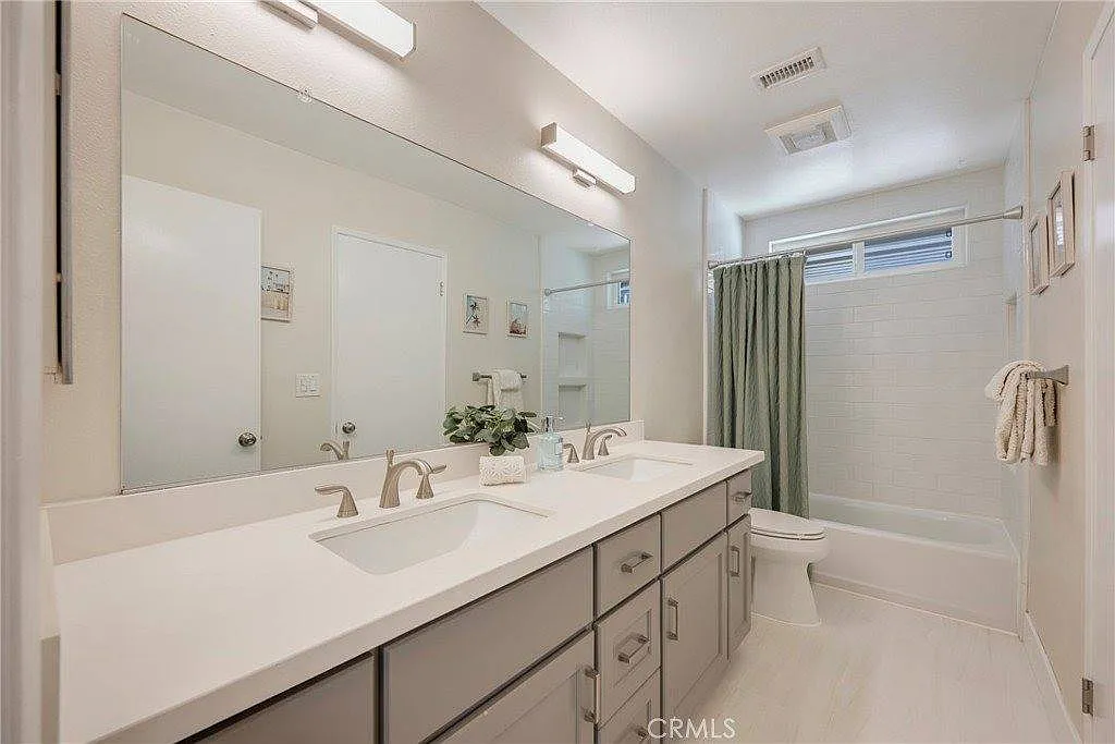 3 bed, 1002 sqft, $3,700 — Photo 4