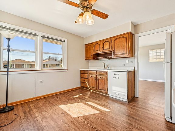5th image of 4849 N Mont Clare Ave