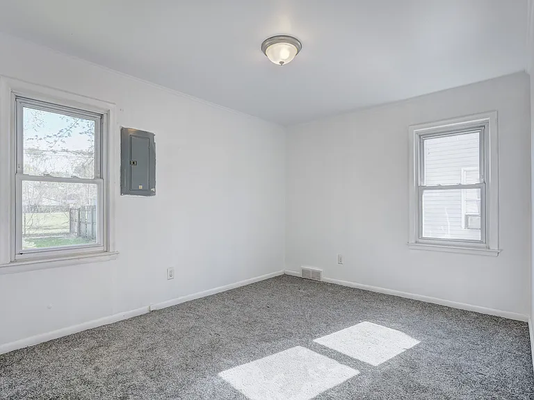 1731 E Pearl Ave — Photo 18