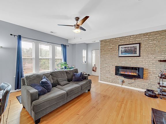 5th image of 6104 N Rockwell St APT 3N