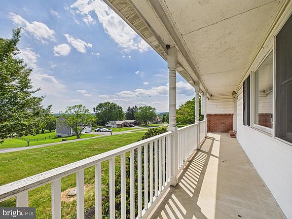 5th image of 107 Twin Lakes Cir
