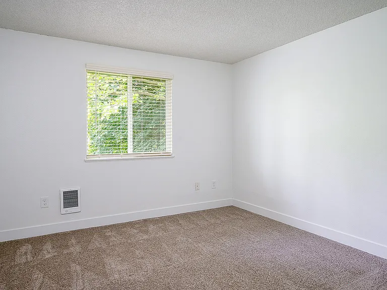 Westwood Green Apartments — Photo 37