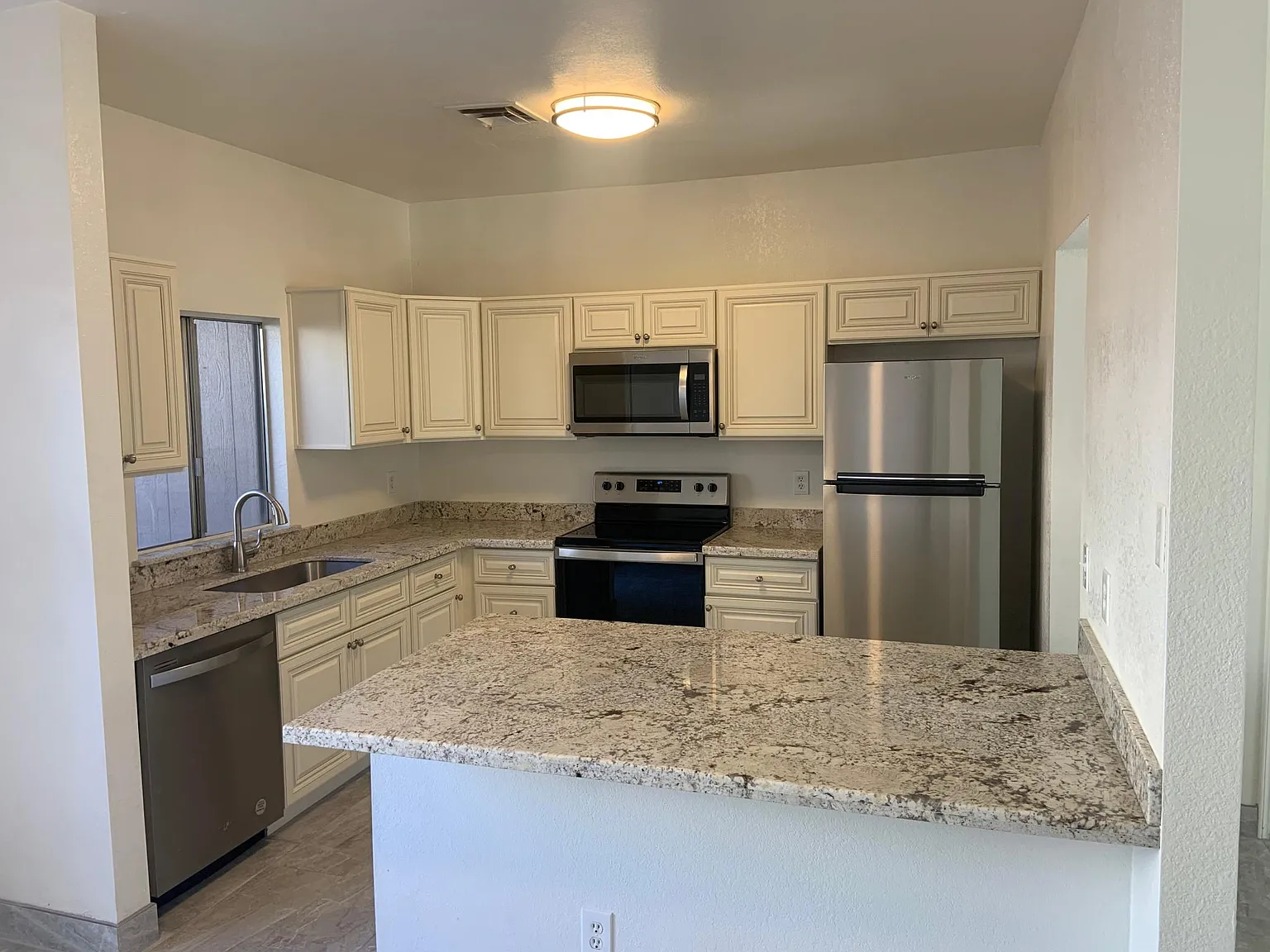 2 bed, 1.5 bath, 1200 sqft, $1,975 — Photo 4