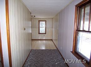 3rd image of 813 Hillcrest St