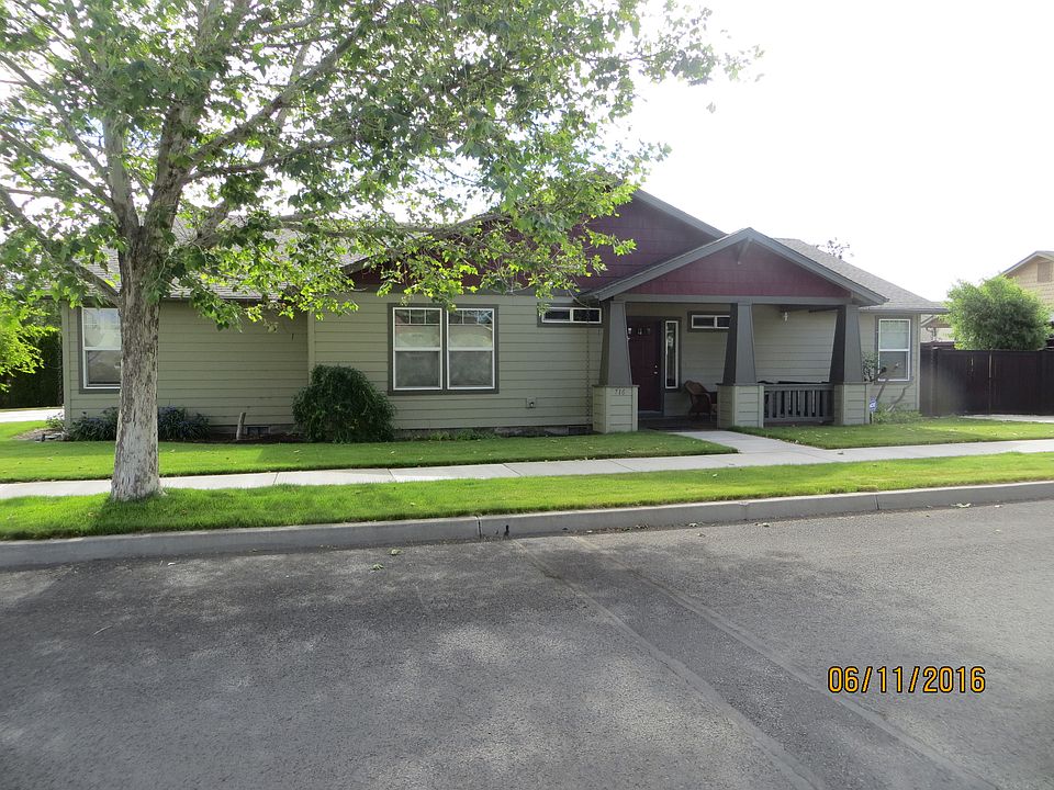 1st image of 716 NE Fieldstone Ct