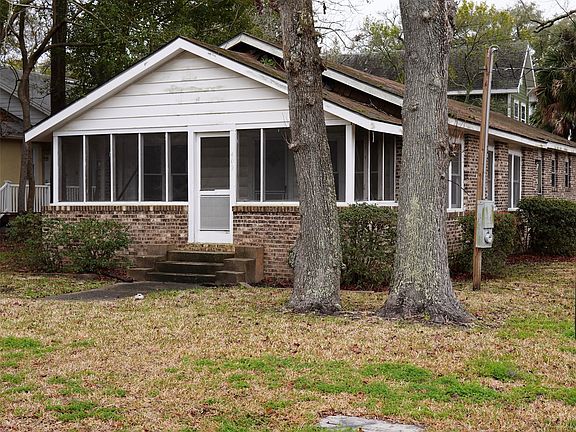 3rd image of 402 Cedar St